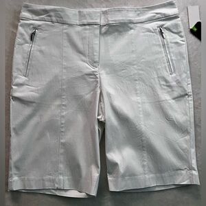 Izod Golf White Women’s Shorts, NWT, Size 12